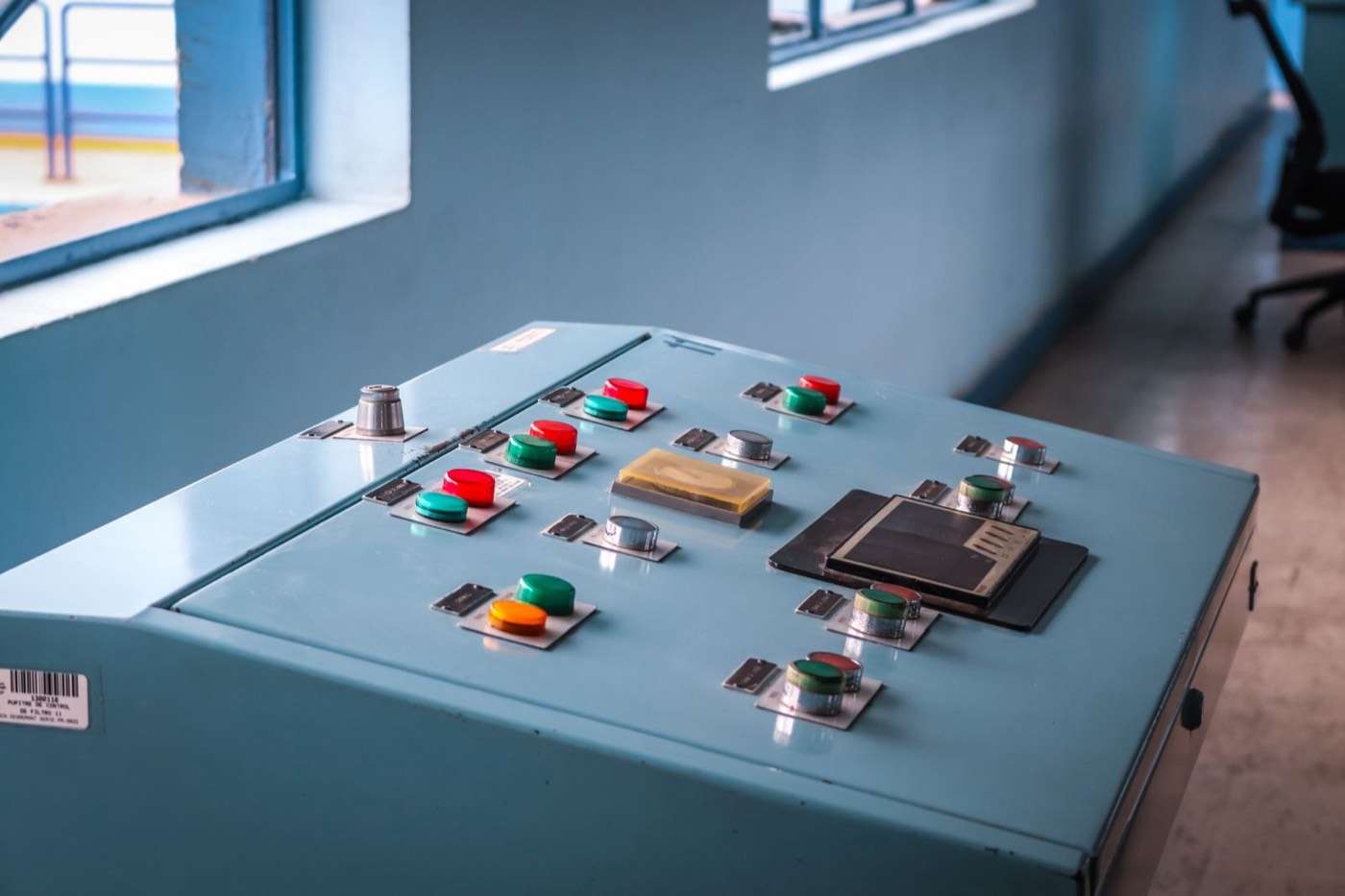 Control desk with push buttons and indicator lights